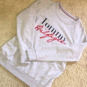 TOMMY CREWNECK
